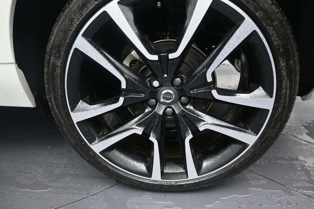 2024 Volvo XC60 Ultimate Dark Theme