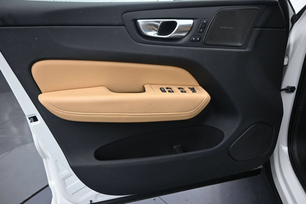 2024 Volvo XC60 Ultimate Dark Theme