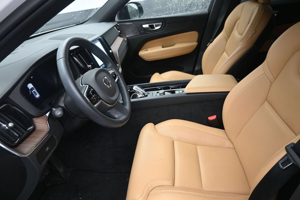 2024 Volvo XC60 Ultimate Dark Theme