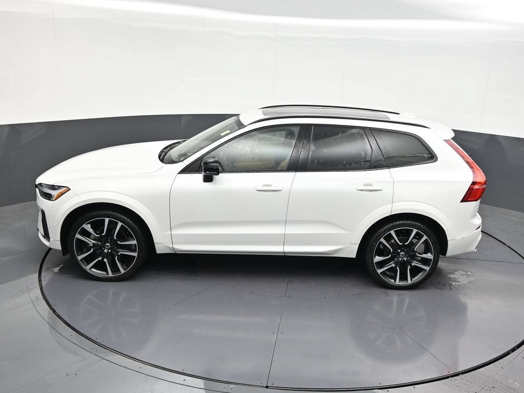 2024 Volvo XC60 Ultimate Dark Theme