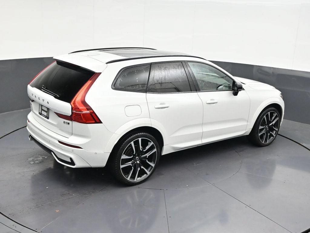 2024 Volvo XC60 Ultimate Dark Theme