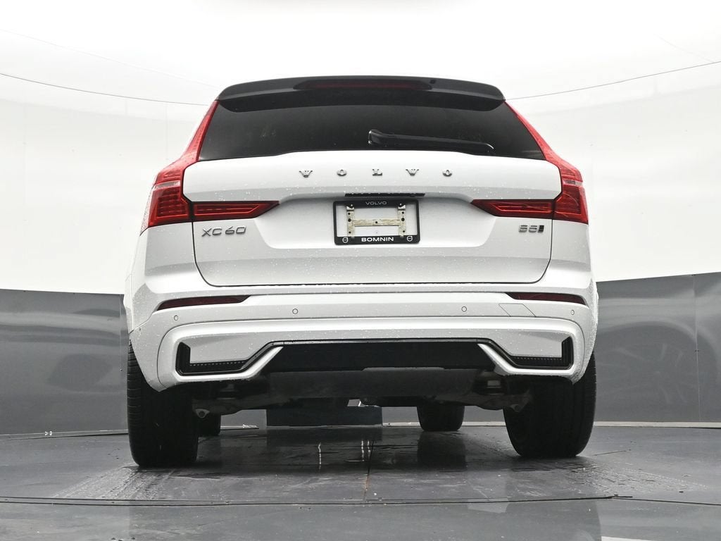 2024 Volvo XC60 Ultimate Dark Theme
