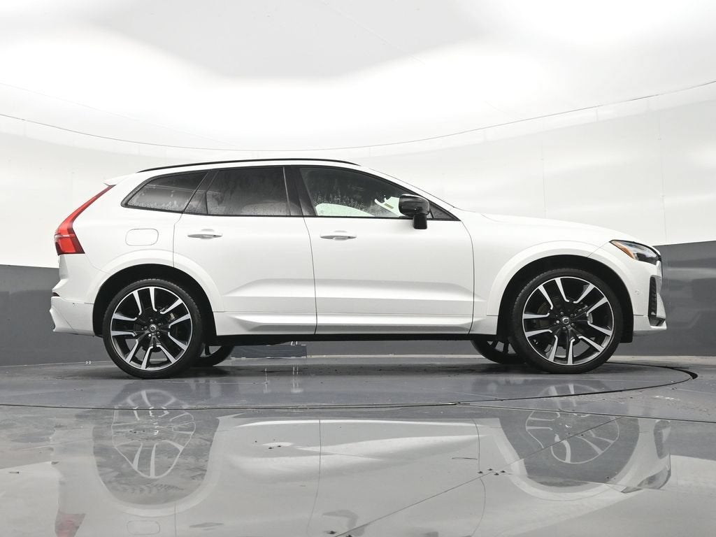 2024 Volvo XC60 Ultimate Dark Theme