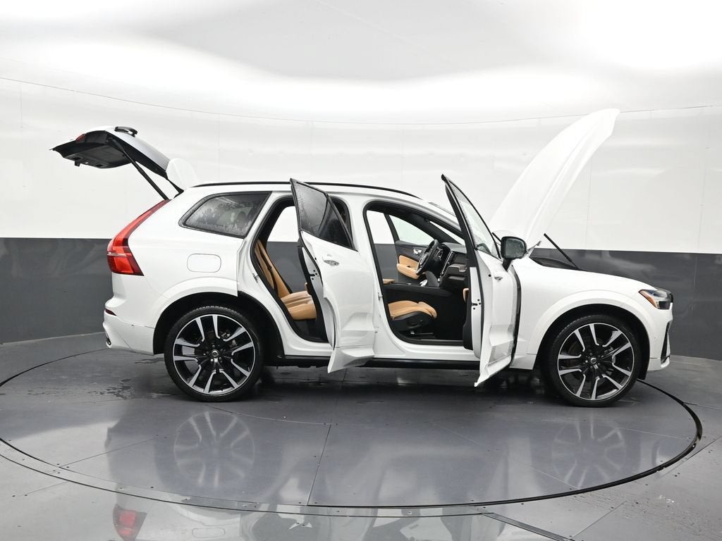 2024 Volvo XC60 Ultimate Dark Theme