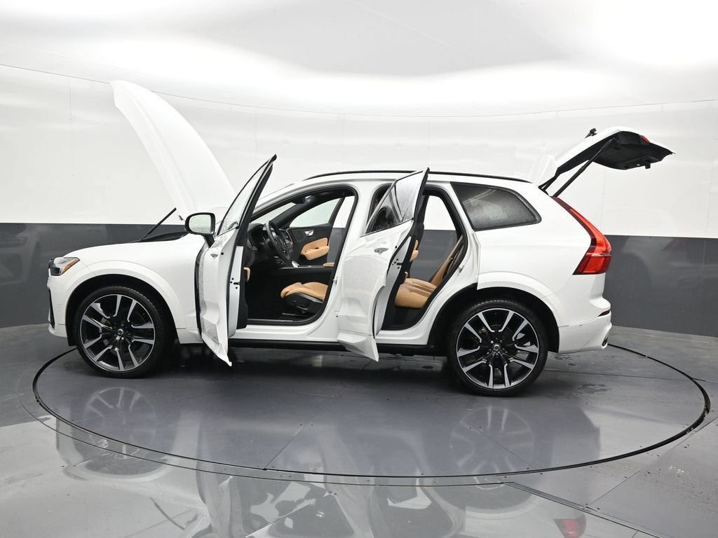 2024 Volvo XC60 Ultimate Dark Theme