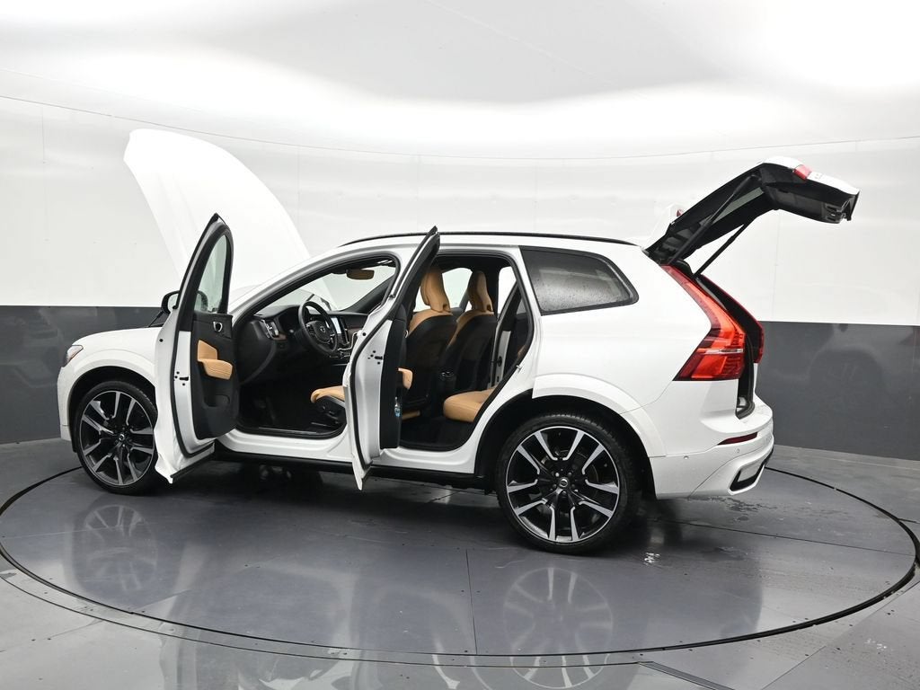 2024 Volvo XC60 Ultimate Dark Theme