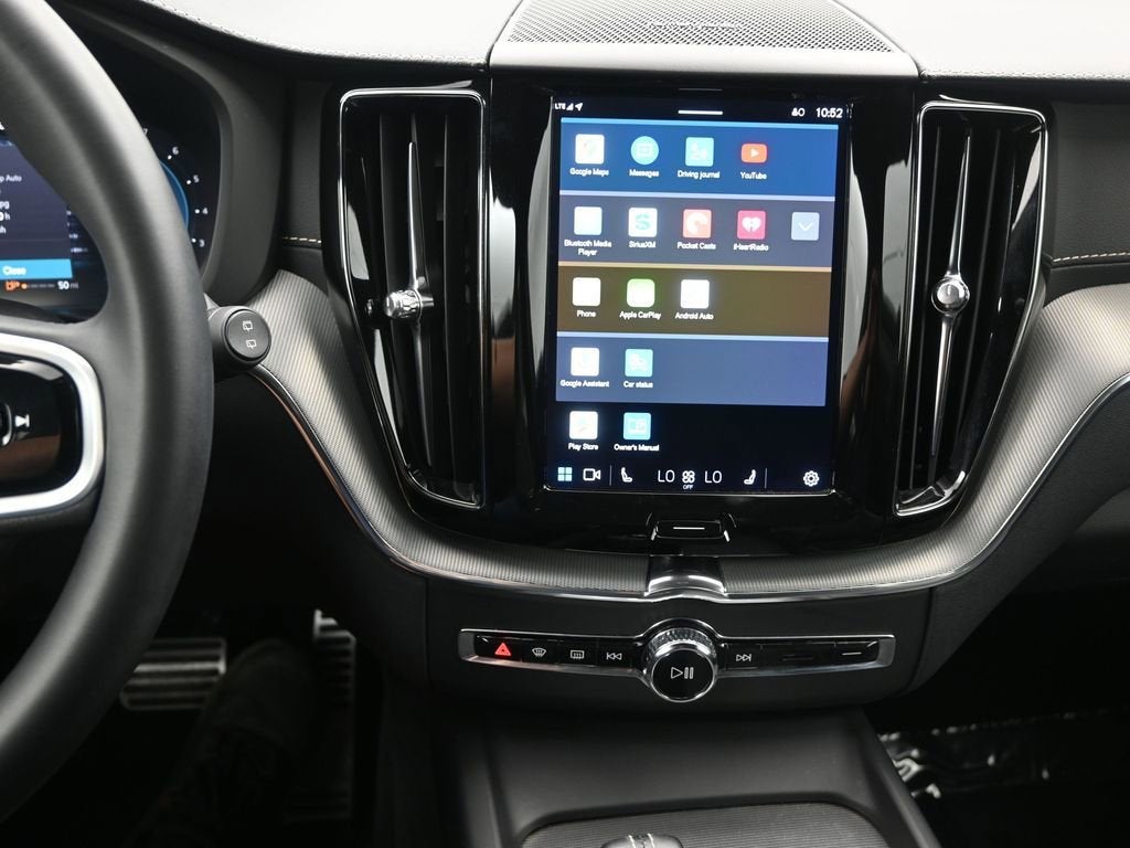 2022 Volvo XC60 R-Design