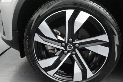 2023 Volvo XC40 Plus Bright Theme