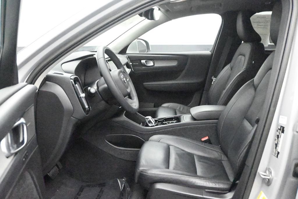 2023 Volvo XC40 Plus Bright Theme