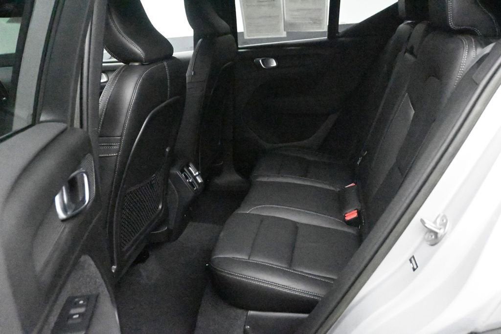2023 Volvo XC40 Plus Bright Theme