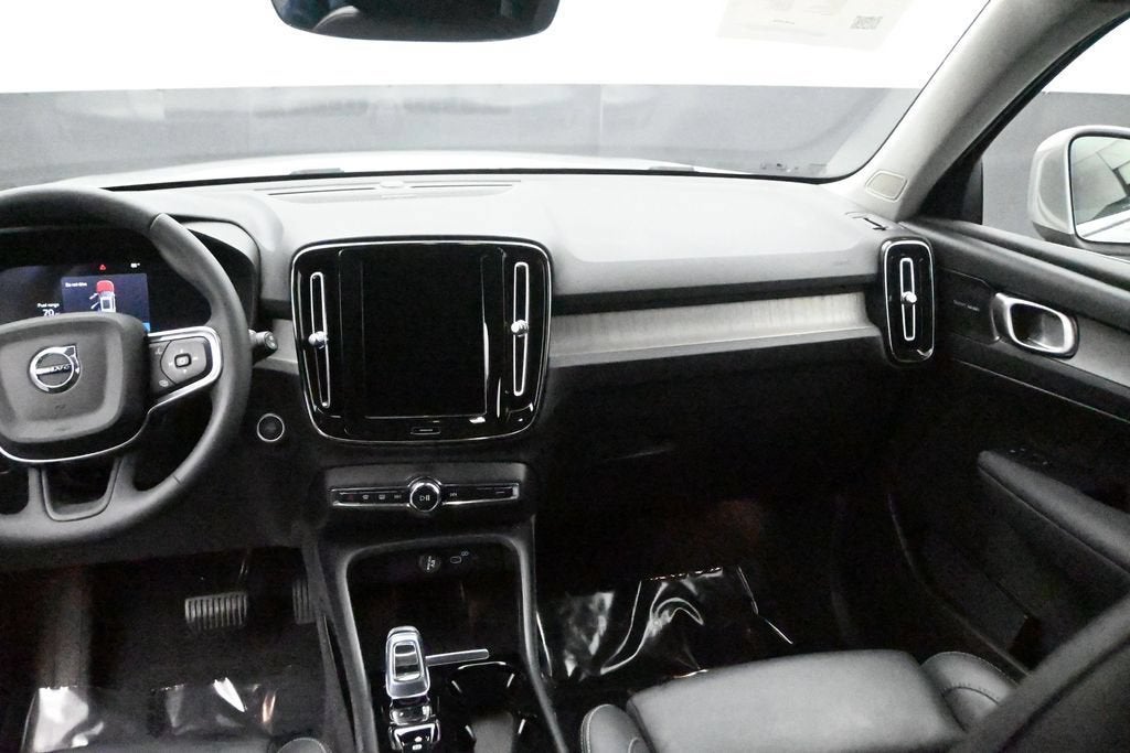 2023 Volvo XC40 Plus Bright Theme