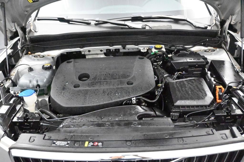2023 Volvo XC40 Plus Bright Theme
