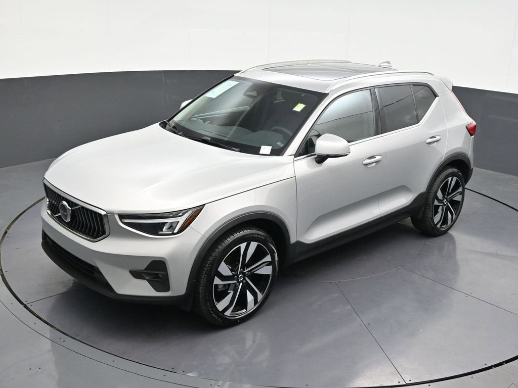 2023 Volvo XC40 Plus Bright Theme