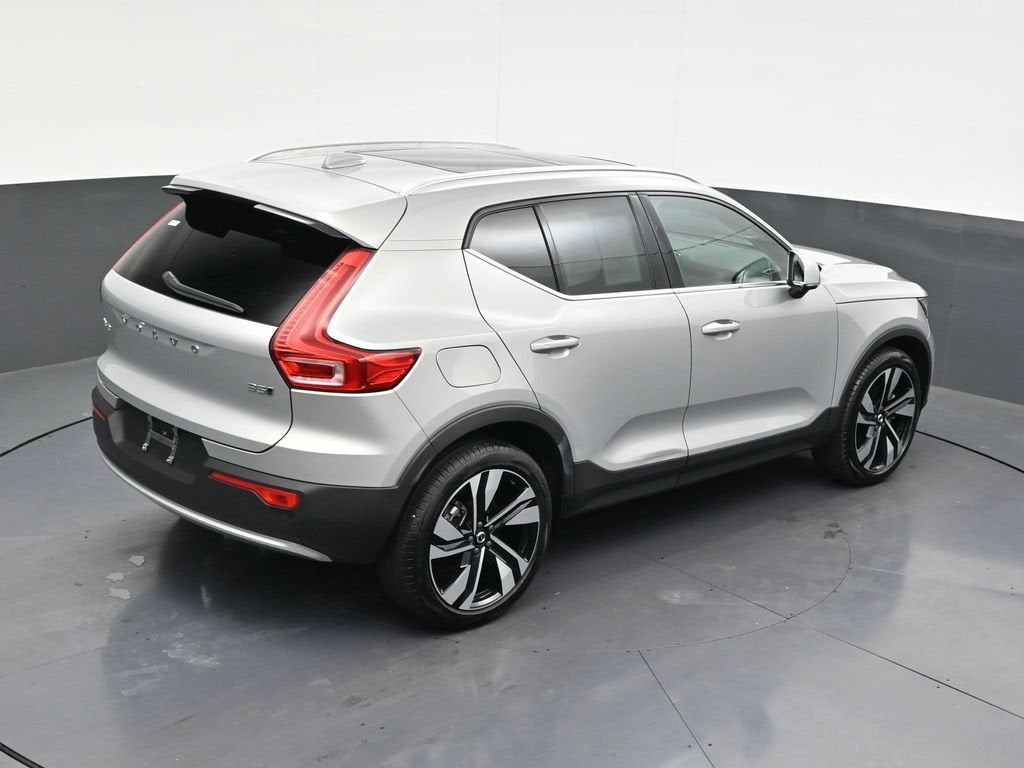 2023 Volvo XC40 Plus Bright Theme
