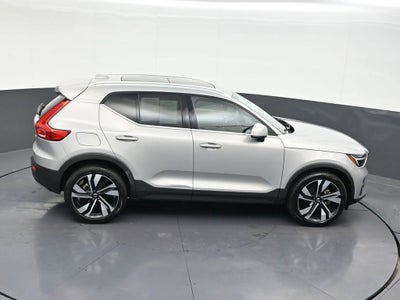 2023 Volvo XC40 Plus Bright Theme