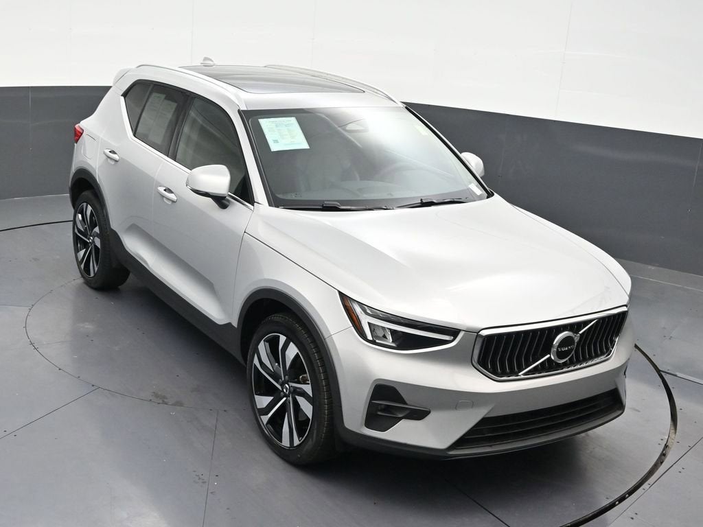 2023 Volvo XC40 Plus Bright Theme