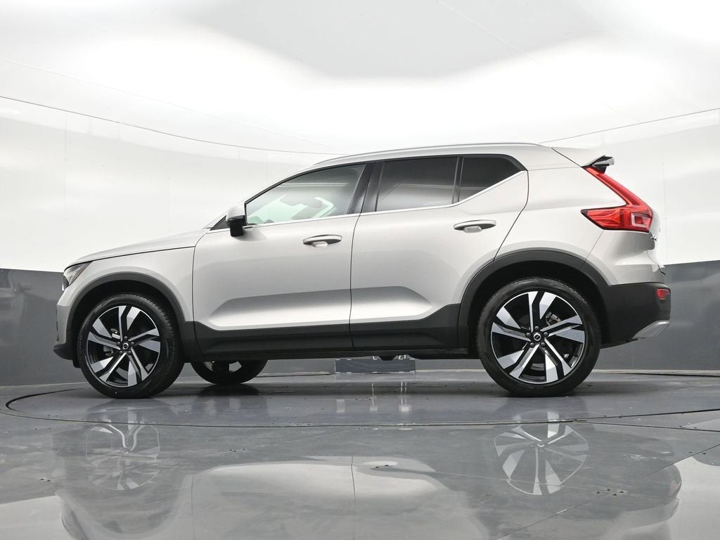 2023 Volvo XC40 Plus Bright Theme