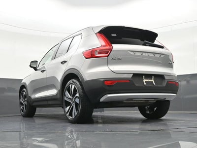 2023 Volvo XC40 Plus Bright Theme