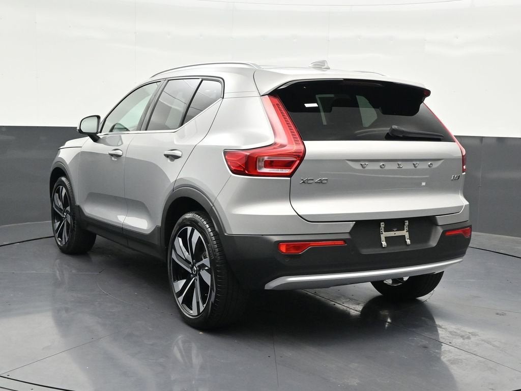 2023 Volvo XC40 Plus Bright Theme