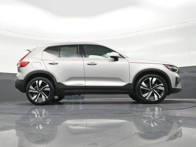 2023 Volvo XC40 Plus Bright Theme