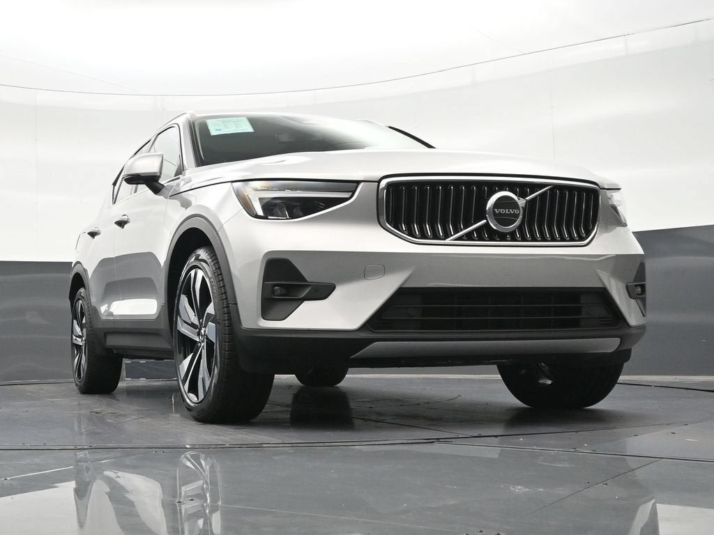 2023 Volvo XC40 Plus Bright Theme