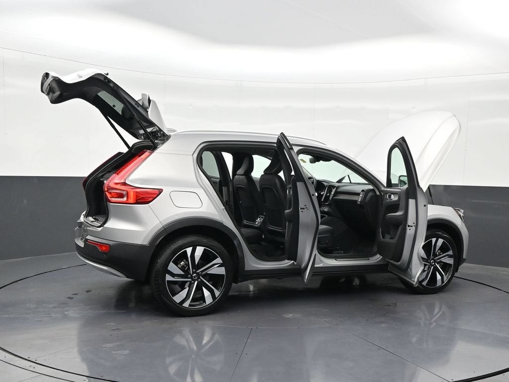 2023 Volvo XC40 Plus Bright Theme