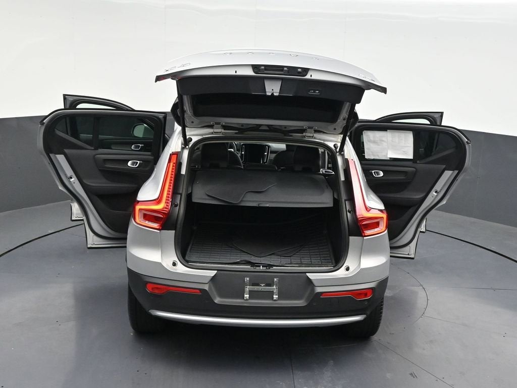 2023 Volvo XC40 Plus Bright Theme