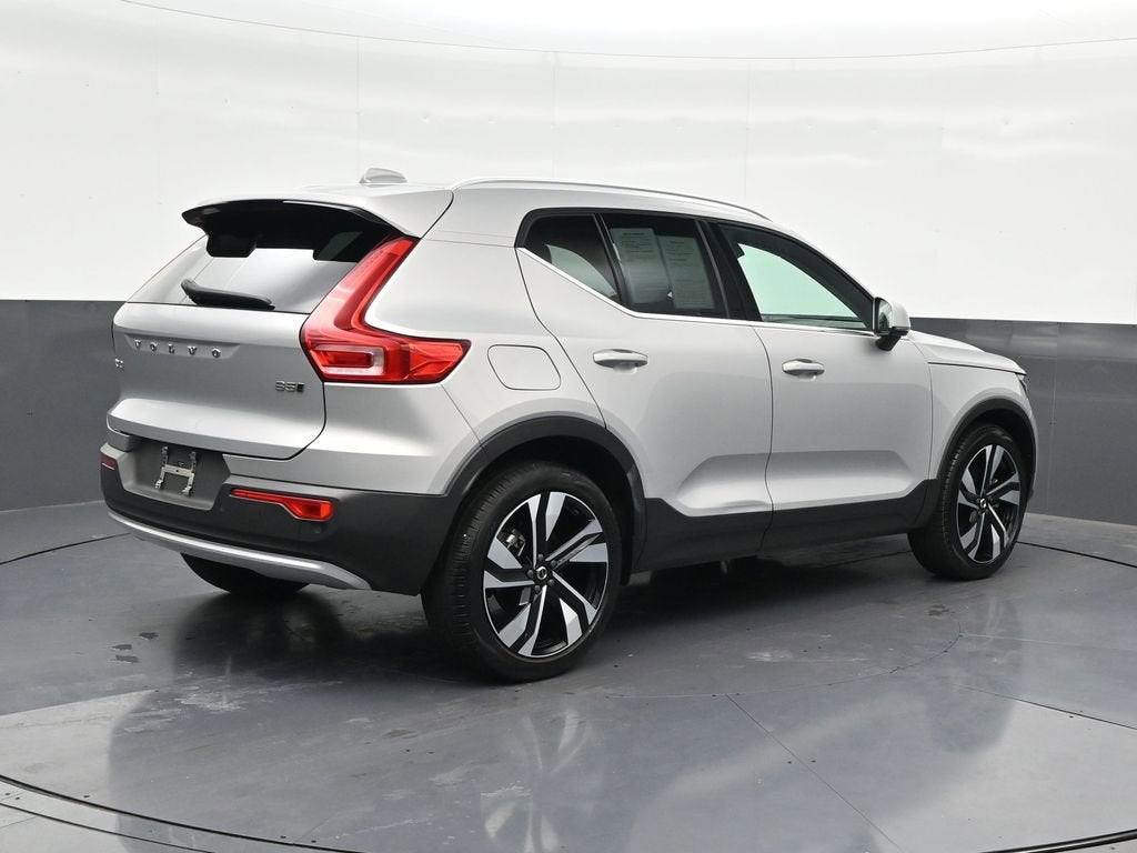 2023 Volvo XC40 Plus Bright Theme