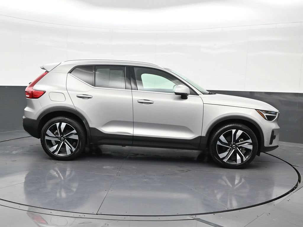 2023 Volvo XC40 Plus Bright Theme