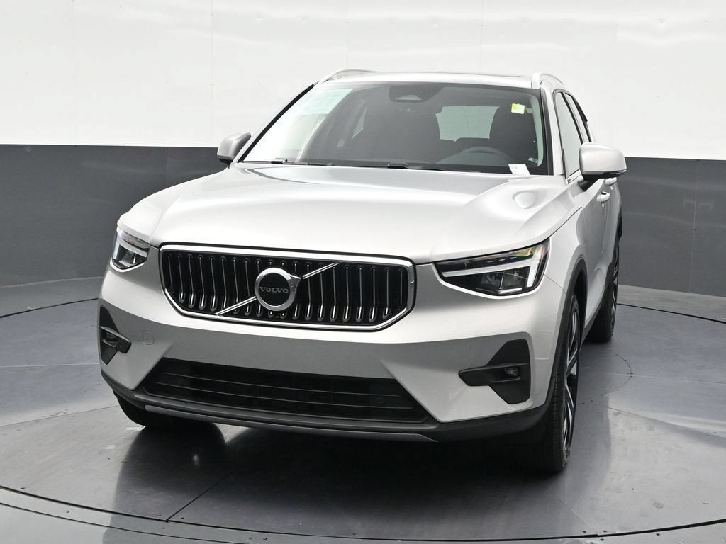 2023 Volvo XC40 Plus Bright Theme