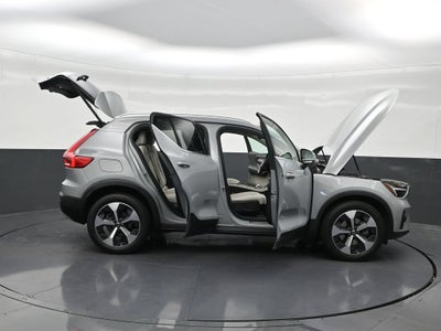 2025 Volvo XC40 Plus Bright Theme
