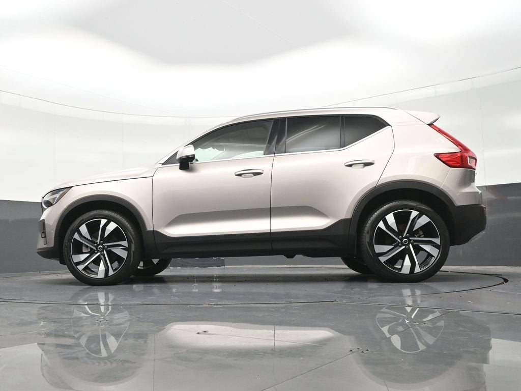 2024 Volvo XC40 B5 Plus Bright Theme