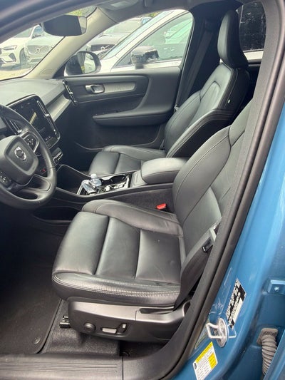 2024 Volvo XC40 Plus Dark Theme