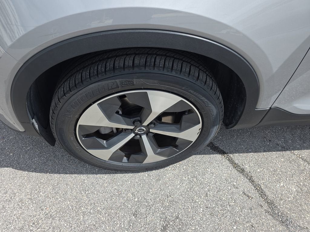 2023 Volvo XC40 Plus Bright Theme