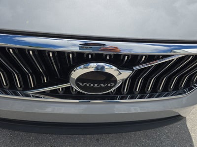 2023 Volvo XC40 Plus Bright Theme