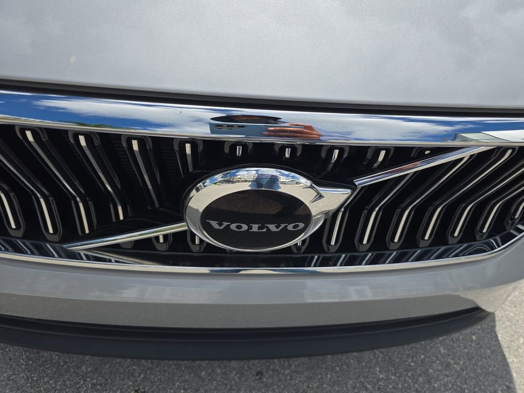 2023 Volvo XC40 Plus Bright Theme