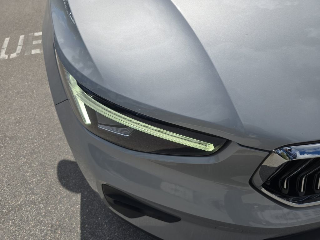 2023 Volvo XC40 Plus Bright Theme