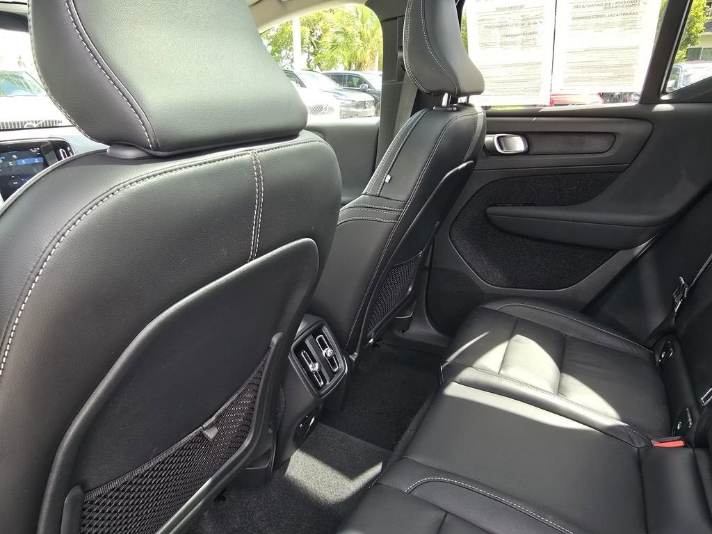 2023 Volvo XC40 Plus Bright Theme