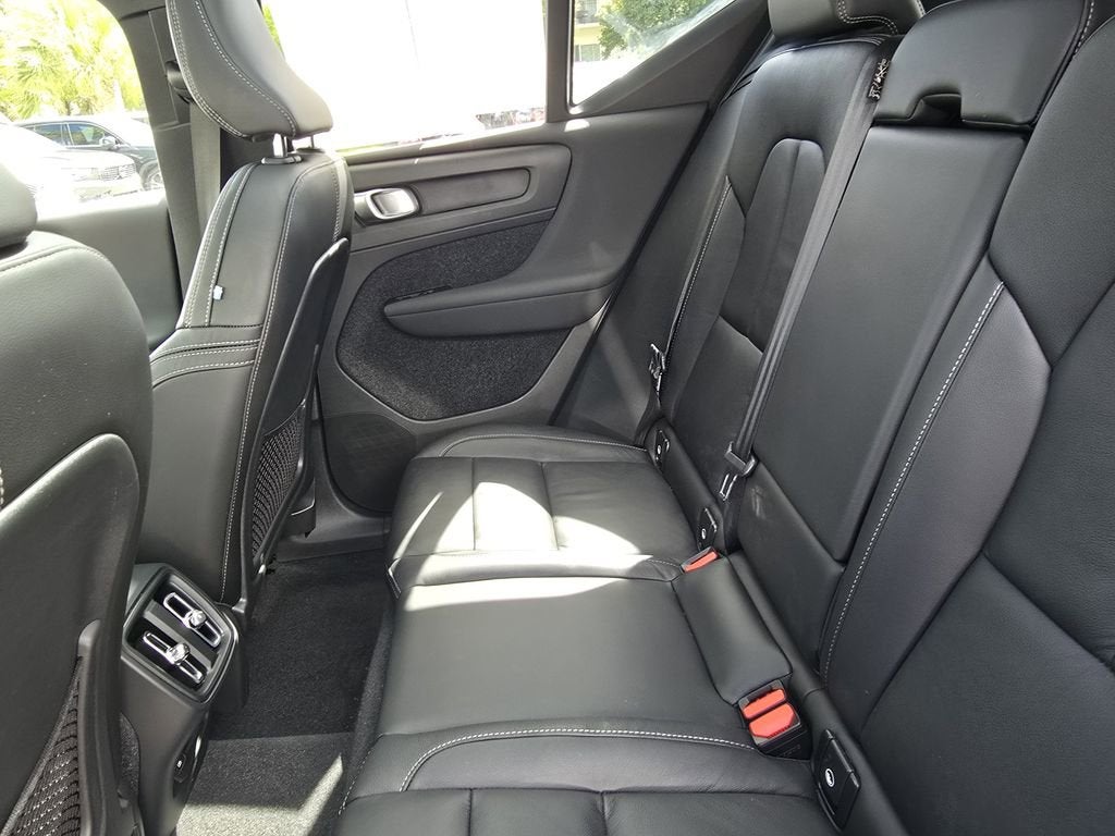 2023 Volvo XC40 Plus Bright Theme