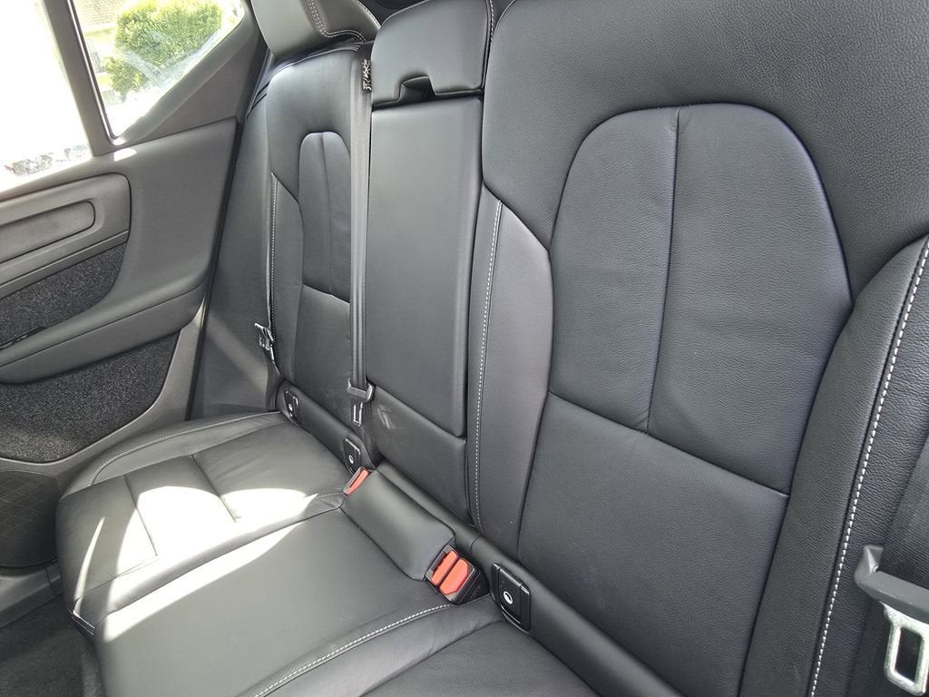 2023 Volvo XC40 Plus Bright Theme