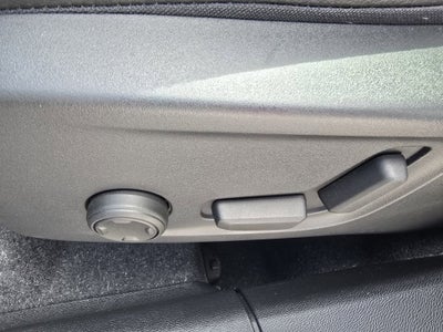 2023 Volvo XC40 Plus Bright Theme