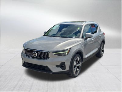 2023 Volvo XC40 Plus Bright Theme