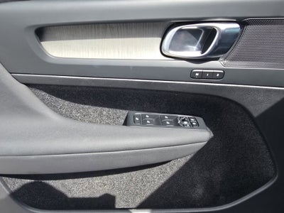 2023 Volvo XC40 Plus Bright Theme