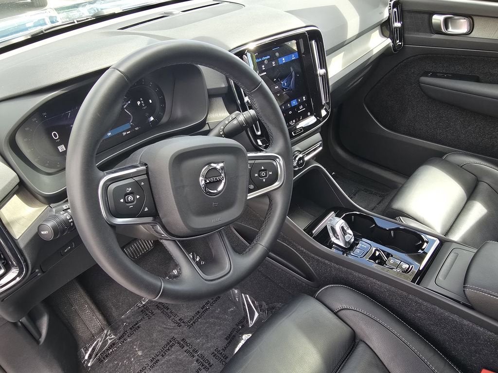 2023 Volvo XC40 Plus Bright Theme