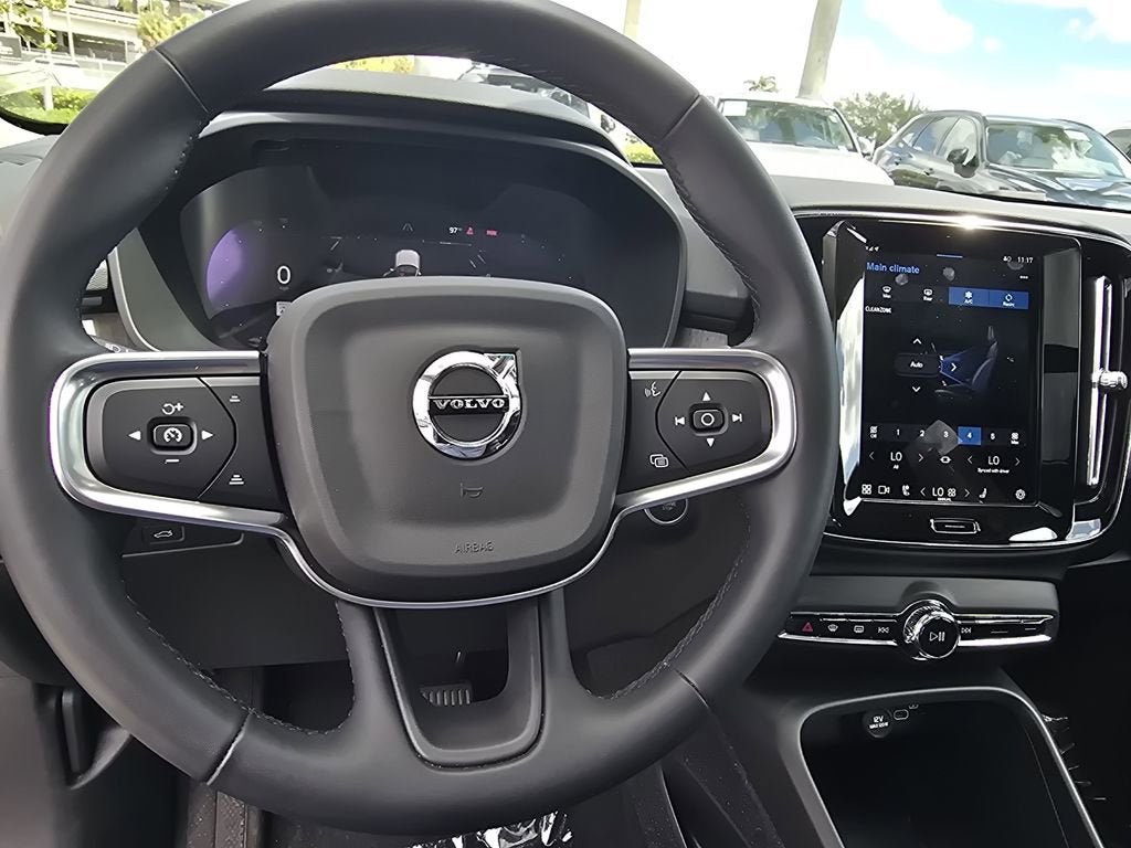 2023 Volvo XC40 Plus Bright Theme