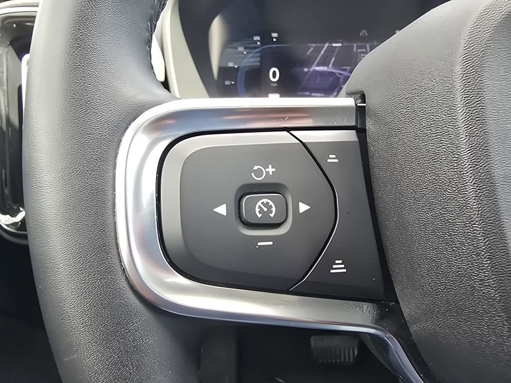 2023 Volvo XC40 Plus Bright Theme