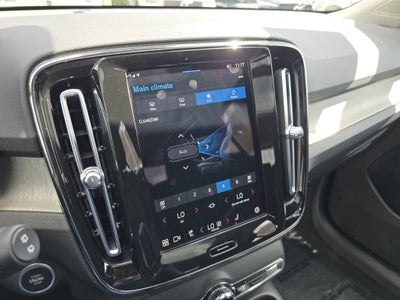 2023 Volvo XC40 Plus Bright Theme