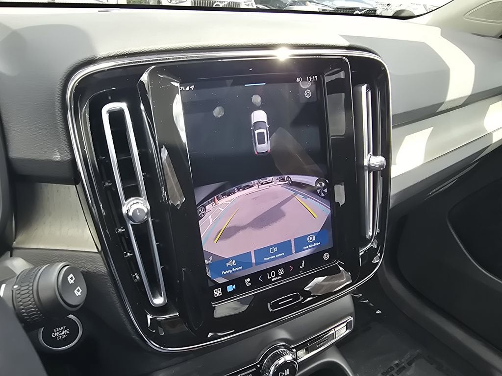 2023 Volvo XC40 Plus Bright Theme