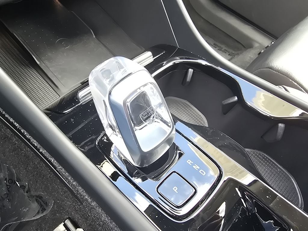 2023 Volvo XC40 Plus Bright Theme