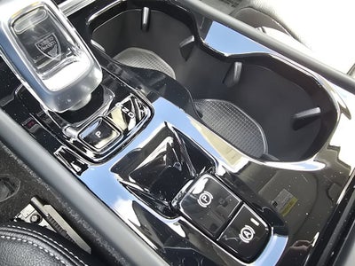 2023 Volvo XC40 Plus Bright Theme